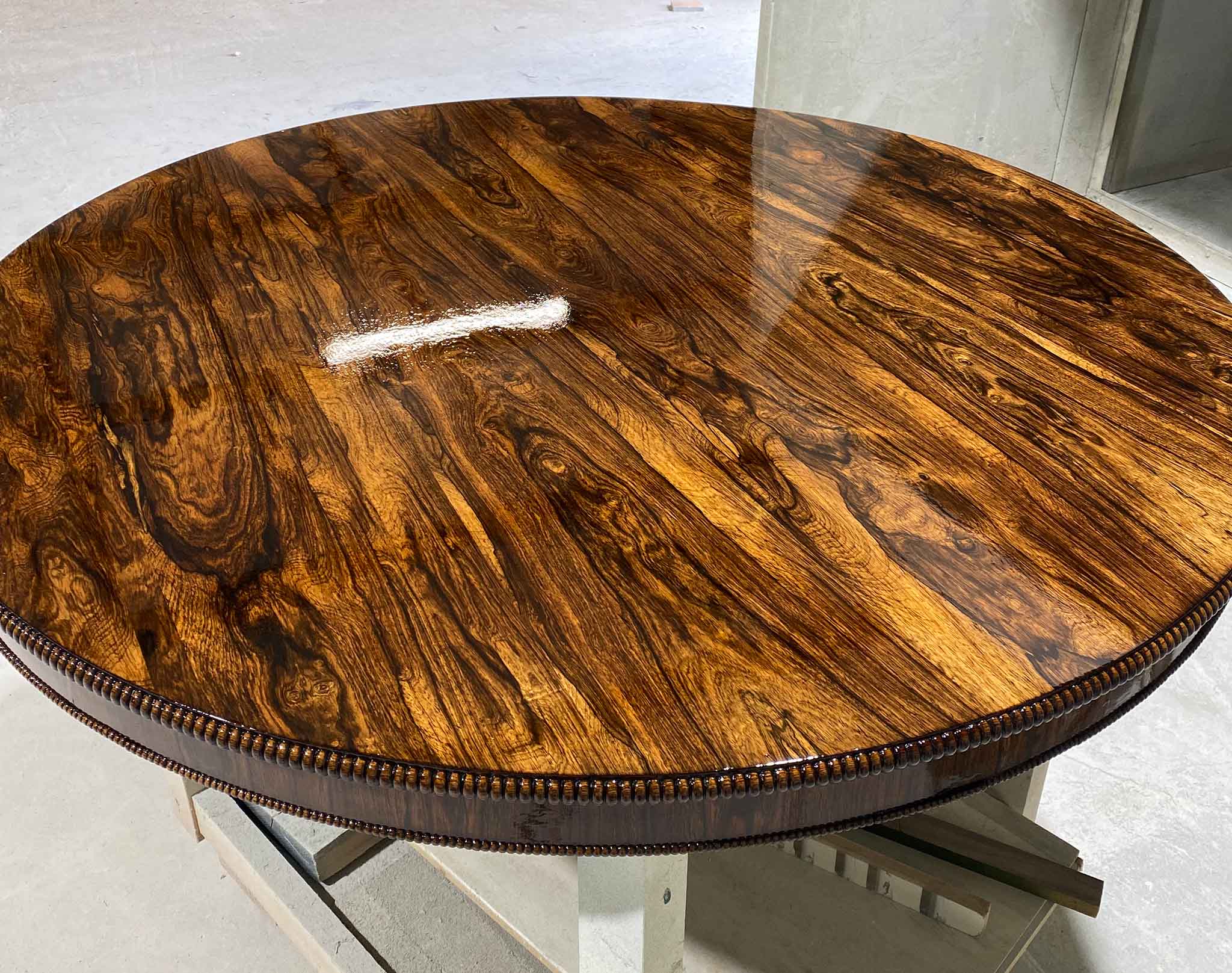 Polished_Table_Laqcurered_Finish